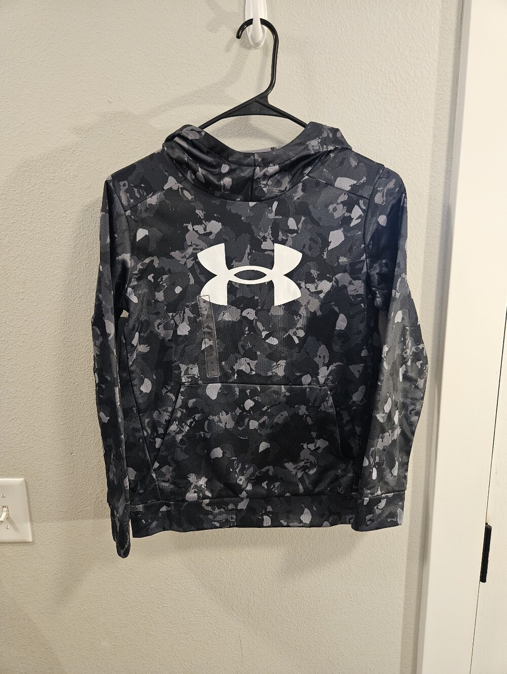 Under Armour Fleece Camo Hoodie Youth Size Medium New
